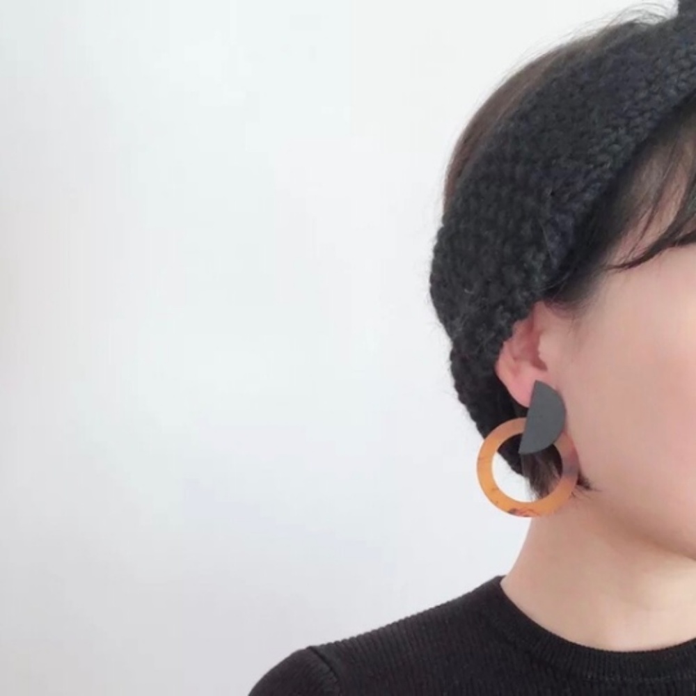 Half Tortoise Earrings - Picture 2 of 3